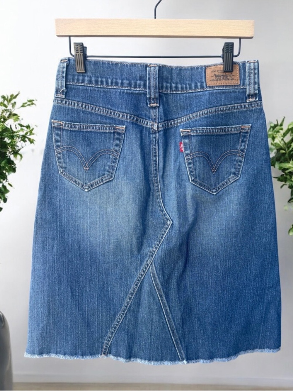 Levi’s Denim Raw Hem Skirt Size 4 - Picture 2 of 2